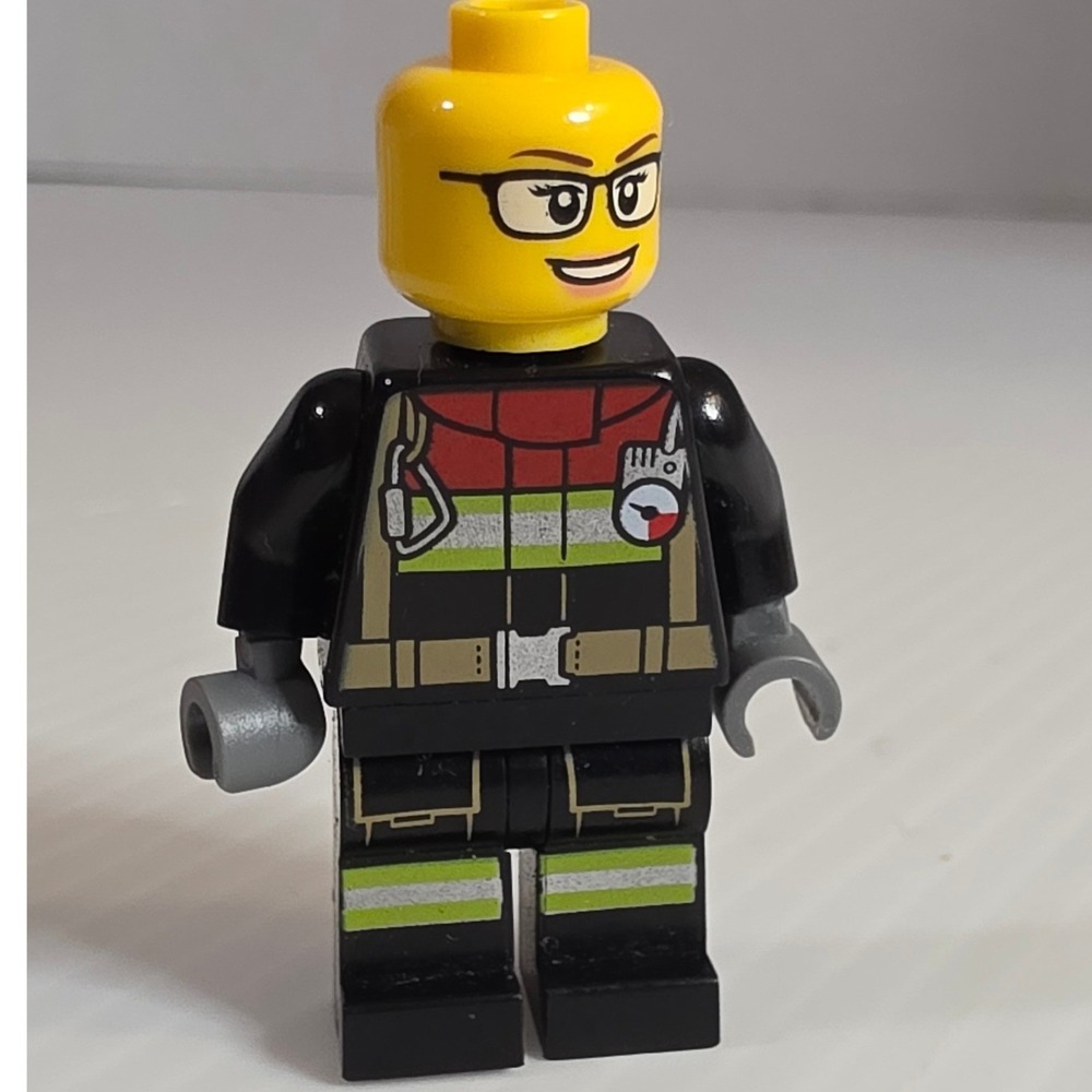LEGO Minifigure Small Black Yellow Excellent cty0642
